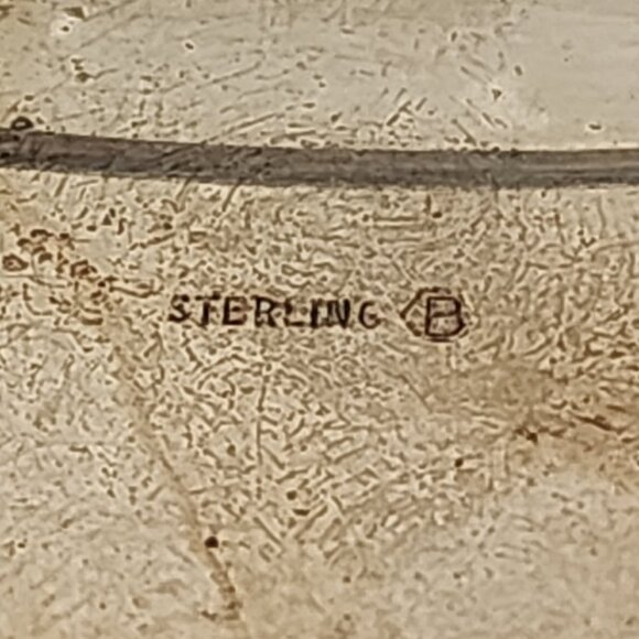 Vintage Sterling Floral , Scroll detailed Ladies Jewelry Brooch , 5cms D , 15 gr - Picture 3 of 3